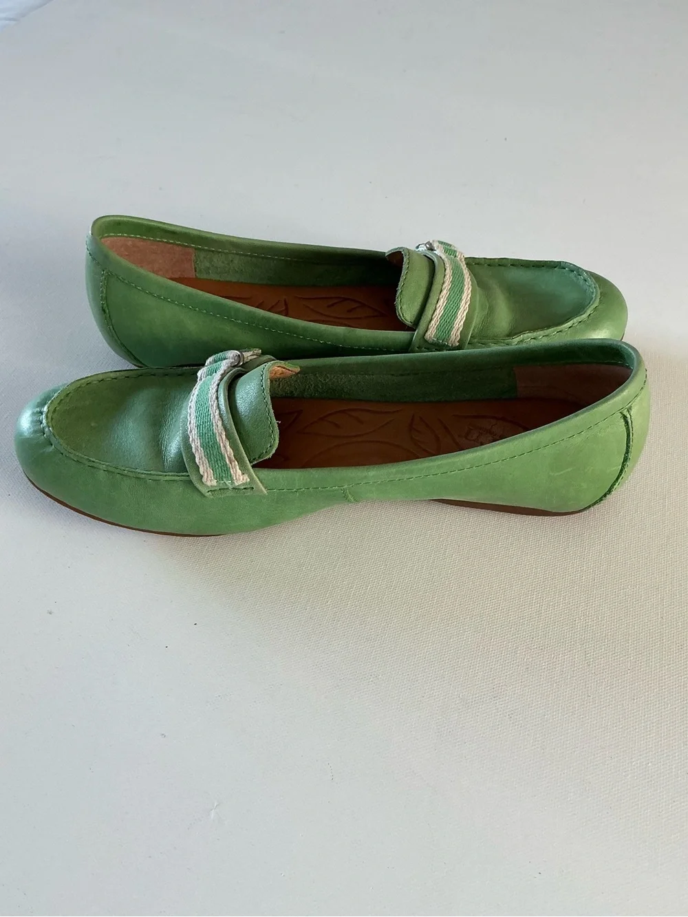 Born Green Leather Loafers Slip On Flats Size 8.5 Boho Casual - Picture 4 of 11